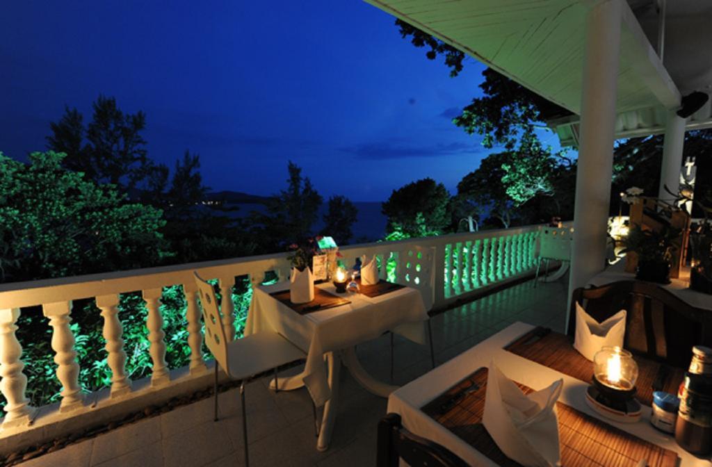 Karon Cliff Contemporary Boutique Bungalows酒店 餐厅 照片
